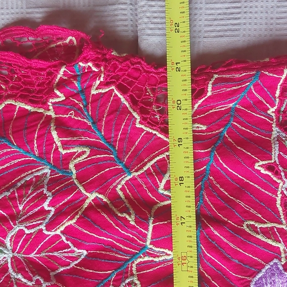 VIINTAGE handmade tropical red flower top with weave accents. L - Picture 6 of 9